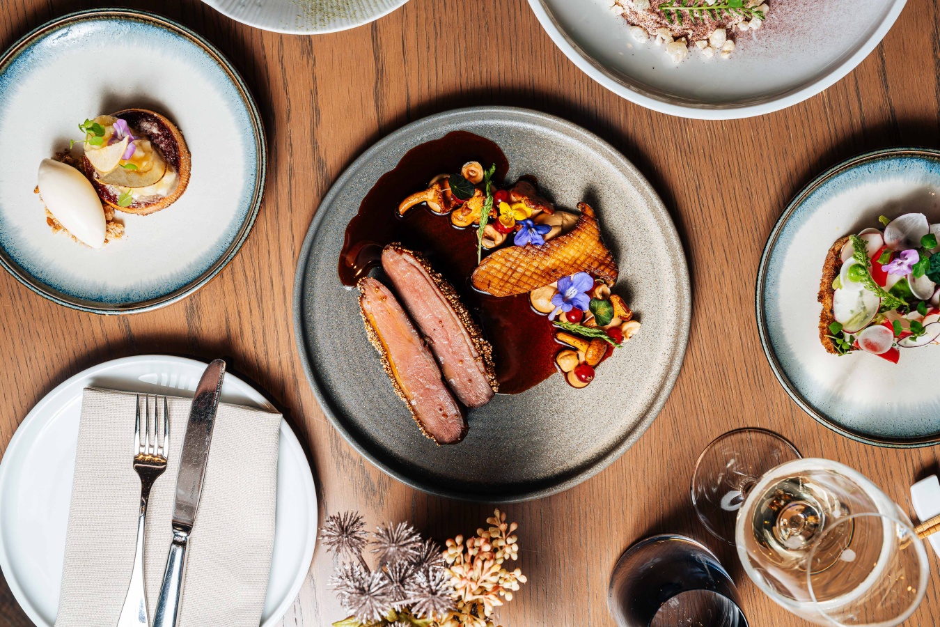 Restaurace ZEM zve na srpnový brunch v duchu pozdního léta